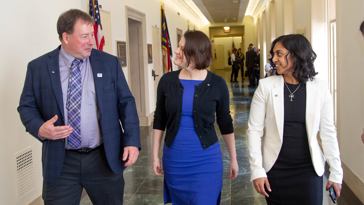 SfN members speak to a congress person at Capitol Hill Day 2019.