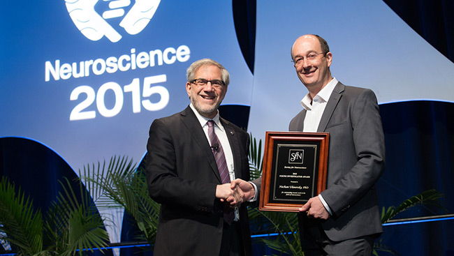 Nachum Ulanovsky accepts the Young Investigator Award at Neuroscience 2015.