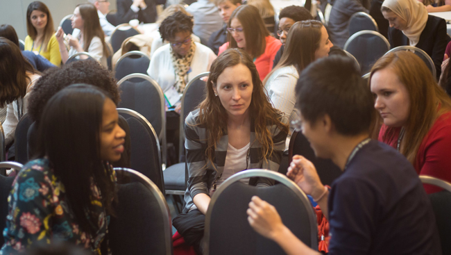 Neuroscience 2017 attendees discussing at a Professional Development Workshop