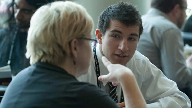 A female and male seated in conversation at SfN's annual meeting.