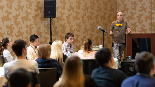 Hynek Wichterle talks at a Meet-the-Expert session during Neuroscience 2018 while a crowd listens intently.