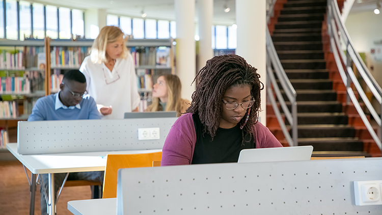 Students working on research. Photo by Kampus Production